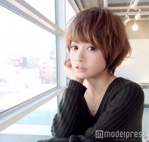 2016年のトレンドヘアカラーは「コーラルピンク系」と「グレージュ系」