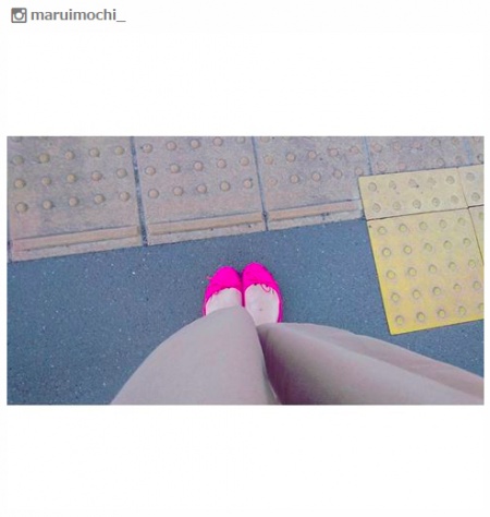 【話題のアイテム】カラバリ豊富で足元にポイント！「GAP」のカラフルバレエシューズ／maruimochi_さんInstagramより