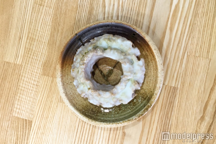 ほろ苦抹茶と砂糖の甘さでペロリといけちゃう！セブンの新作ドーナツを食べてみた（C）モデルプレス