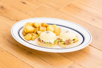 カルアポークとキャベツ 1,280円／画像提供：EGGS 'N THINGS JAPAN