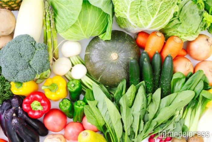 1日に必要な酵素の量は両手に山盛り1杯位と、普通の食事で摂るには大変