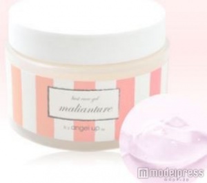 「マリアンチュール」は「トリプルバストケア成分」を含んだ今までにはないバストアップジェル