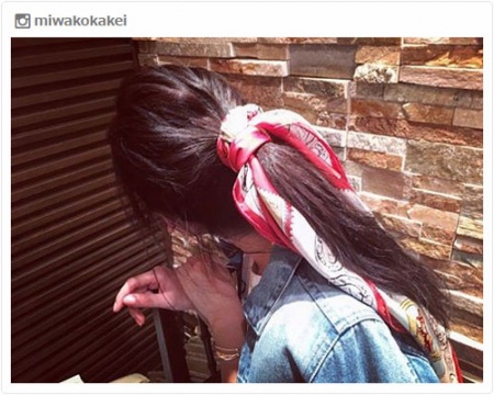 ポニーテールは“スカーフ”でマンネリ知らず/筧美和子Instagramより