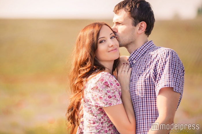 黙っててもモテるような女性に…（Photo by GTeam／Fotolia）