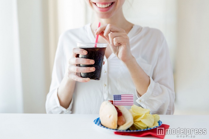 ひたすら食べちゃう…生理前の食欲を抑える方法(Photo by Syda Productions )