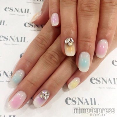 ストーンでスタイリッシュなおフェロ/画像提供:esNAIL