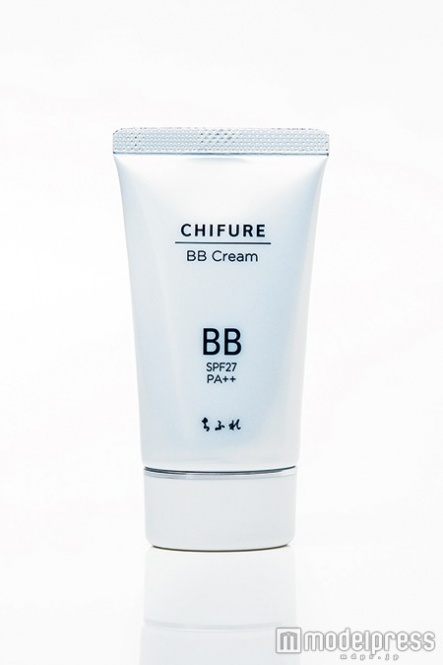 「ちふれ BB クリーム」50g ¥800(税抜)全3色 0:(ほんのりピンクの普通肌色・ピンクオークル系)、1:(自然な普通肌色・オークル系)、2:(健康的な肌色・オークル系)無香料、紫外線吸収剤無配合、SPF27・PA++、ウォータープルーフタイプ(画像提供:セブン&アイ出版)