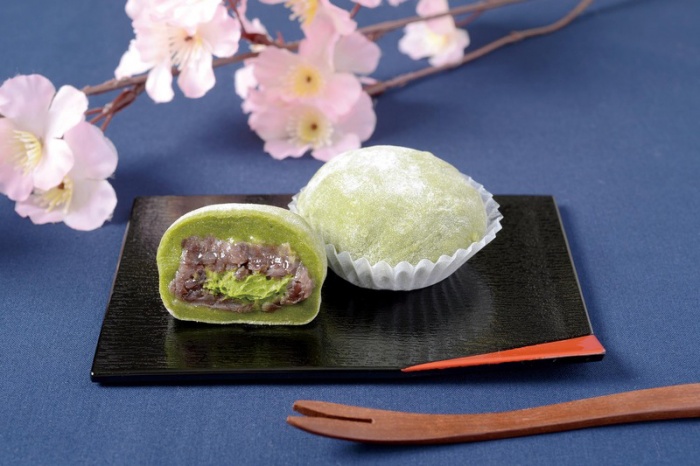 ローソンから販売される「純生抹茶クリーム大福」￥140（税込み）