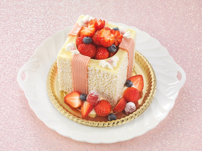 フタを開けるとフルーツがいっぱい／画像提供：リーガロイヤルホテル
