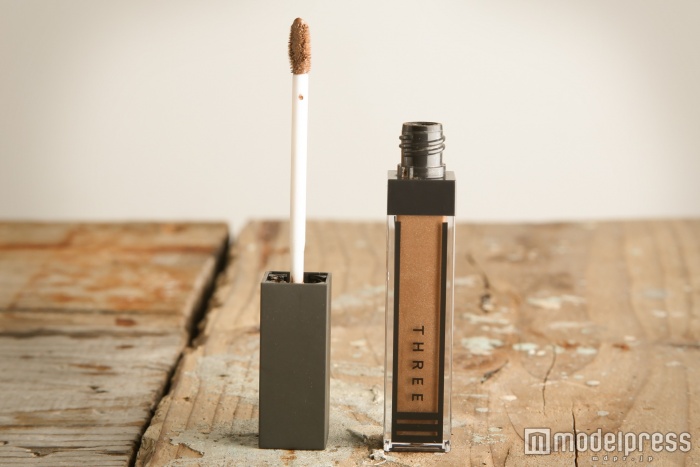 春メイクは「THREE（スリー）」のアイグロスがなくちゃ始まらない！（C）モデルプレス