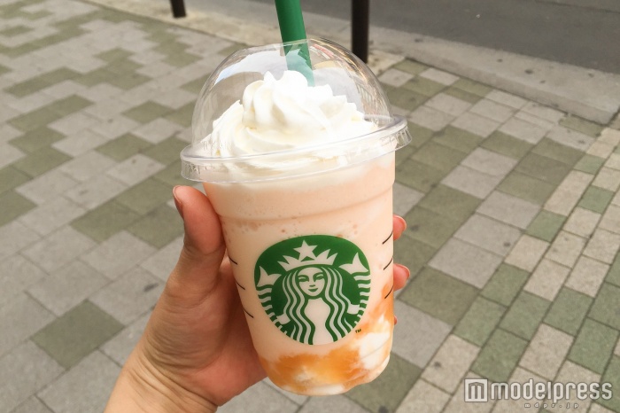 スタバ新作「カンタロープ メロン ＆ クリーム フラペチーノ」を飲んでみた（C）モデルプレス