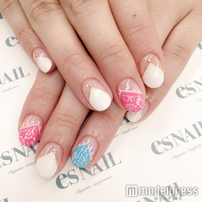 変形フレンチとペイズリー／画像提供：esNAIL