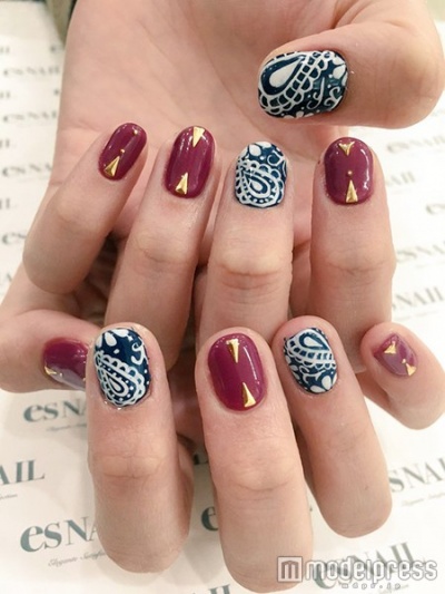 エレガントなペイズリー／画像提供：esNAIL