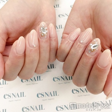 シンプルなビジュー／画像提供：esNAIL