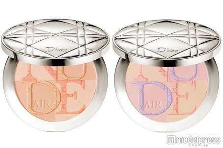 ディオールスキン ヌード エアー グロウ コンパクト(左から)015、025/各6,500円(税抜き)/画像提供・Dior