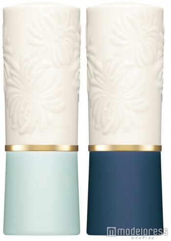 リップスティック　ケース A／（左から）001パウダリーブルー×ホワイト・002クラシカルネイビー×ホワイト／各1,000円（税抜き）／画像提供・PAUL & JOE BEAUTE