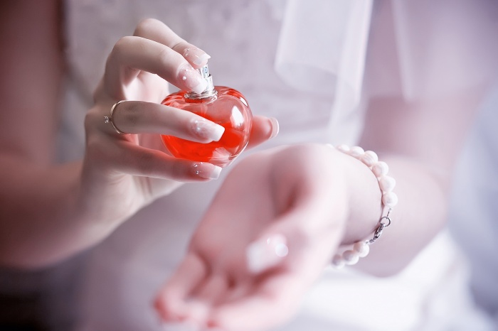 ニオイがきつい…なんて言えないからそのままフェイドアウト(Photo by TitovStudio)