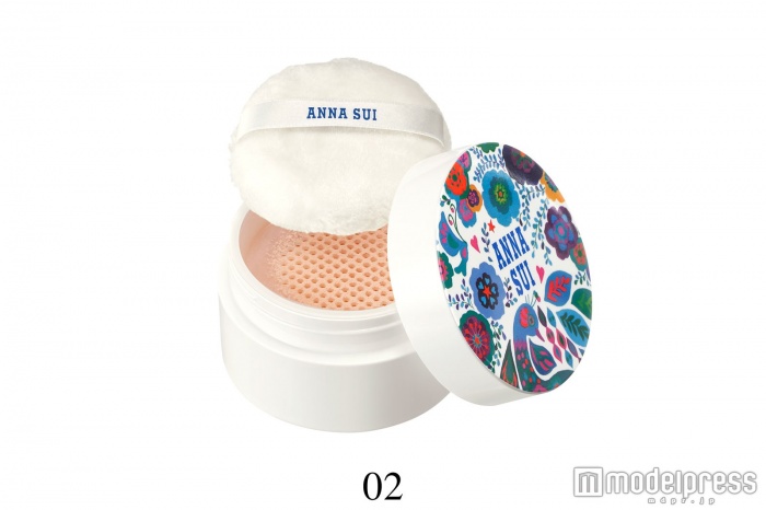 フェイス & ボディ パウダー／ナチュラル ベージュ／4，500円（税抜）／画像提供・ANNA SUI