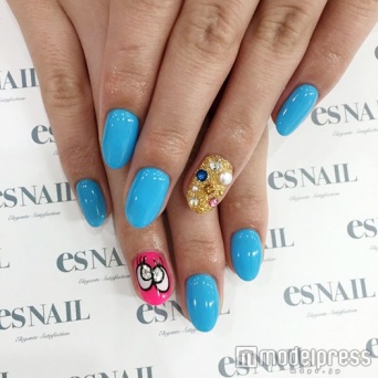 ネオンブルー/画像提供:esNAIL