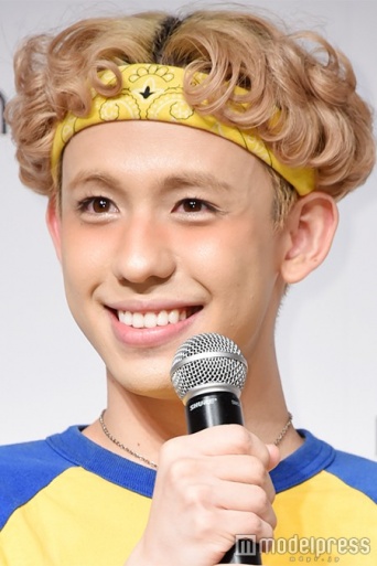 メイク方法を伝授したりゅうちぇる（C）モデルプレス