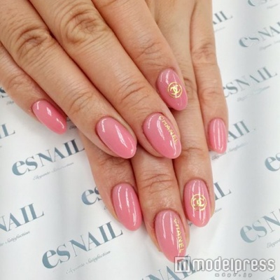 ヌーディーピンクでエレガント|／画像提供：esNAIL