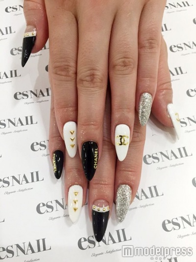 シックでゴージャスに／画像提供：esNAIL