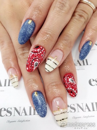 ペイズリー柄×デニムネイル/画像提供:esNAIL