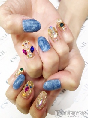 ストーン×デニムネイル/画像提供:esNAIL