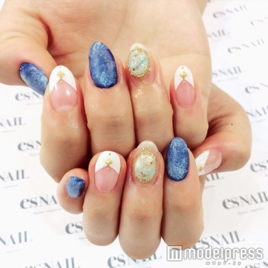 定番フレンチ×デニムネイル/画像提供:esNAIL