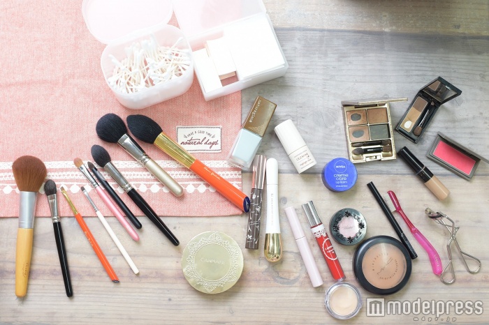 今回吉田朱里さんはこれら自分のアイテムを使用！（C）モデルプレス