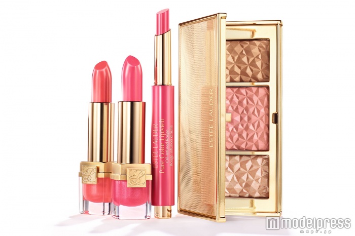 （左から）ピュア カラー クリスタル シアー リップスティックCA／ピュア カラー クリスタル シアー リップスティックC9／ピュア カラー リップメルト オイル ルージュ03／ピュア カラー フェース パレット01／画像提供・エスティ ローダー