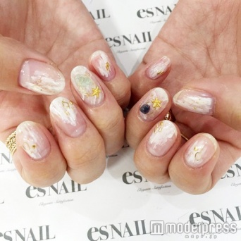 塗りかけ／画像提供：esNAIL