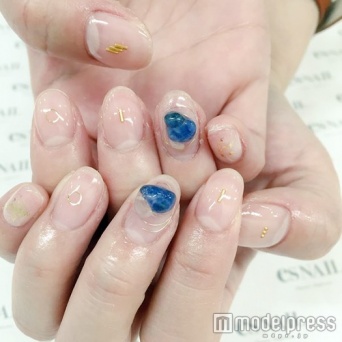 シンプルなクリアネイル／画像提供：esNAIL