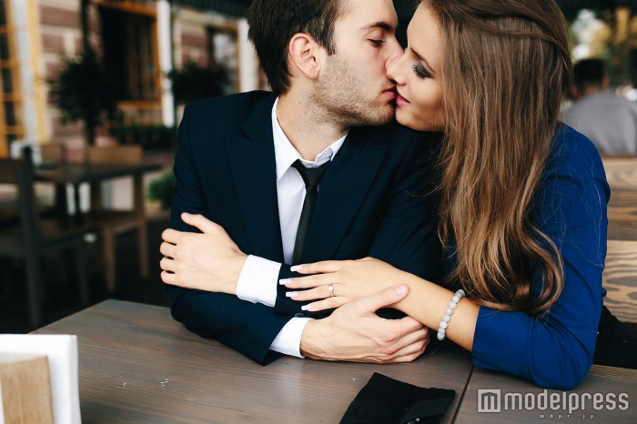 幸せになれる恋をしよう(photo by teksomolika/Fotolia)