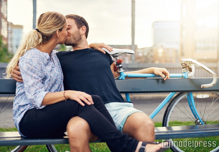 もう君の隣から離れられない…居心地の良い女性の特徴5つ（photo by UBER IMAGES／Fotolia）