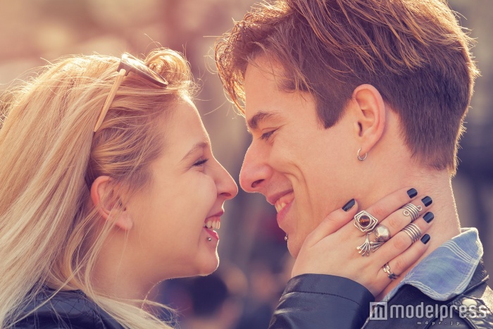 彼のハートをガッチリ鷲掴みする4つの方法とは？（photo by astrosystem／Fotolia）