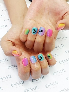 グラデーション風／画像提供：esNAIL