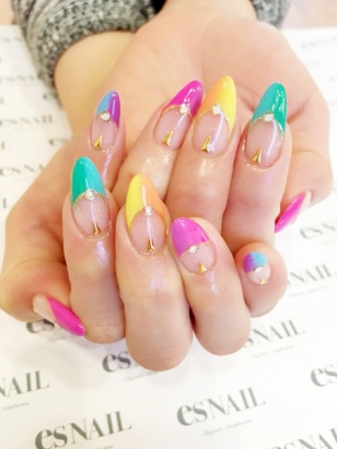 バイカラーフレンチ／画像提供：esNAIL