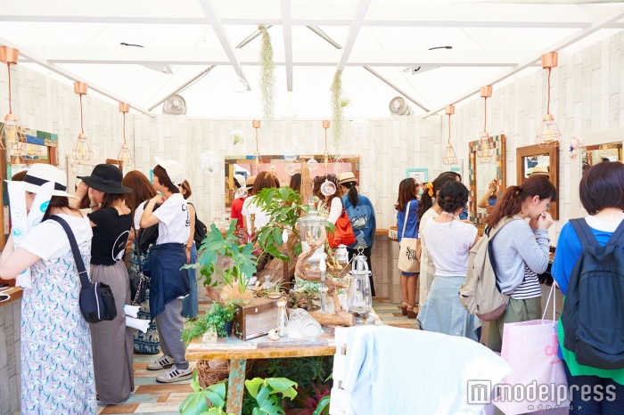 エスティ ローダーのメーク直しブースの様子