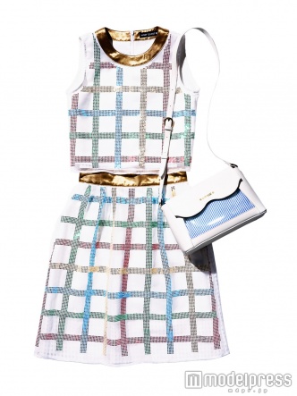 「ビビッドスパンコルカチューム」4,000円、「スパングルチェック ブラウス」19,000円、「スパングルチェック スカート」24,000円、「PVC フレームポーチ付きショルダー」15,000円（全て税抜）