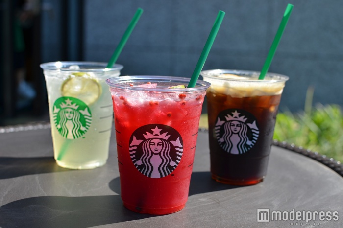 【飲んでみた】スタバ新作は清涼感溢れる飲み心地 さっぱりorジューシーどっちを楽しむ？（C）モデルプレス