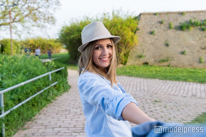 彼女になる条件を満たしちゃおう（photo by StockRocket／Fotolia）