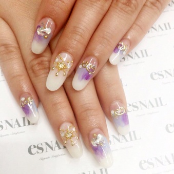 ブルー×パープルでお高めデザイン／画像提供：esNAIL