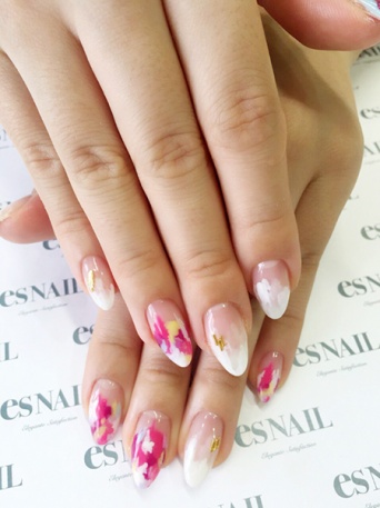 塗りかけフレンチ／画像提供：esNAIL