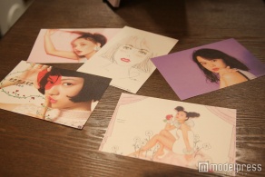 イベント限定オリジナルカード（C）モデルプレス