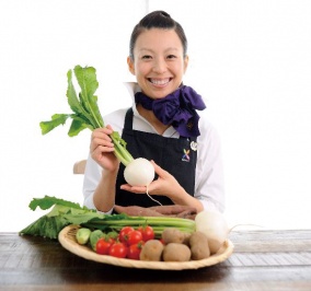 シニア野菜ソムリエの立原瑞穂さん<br />
（画像提供：セブン＆アイ出版）