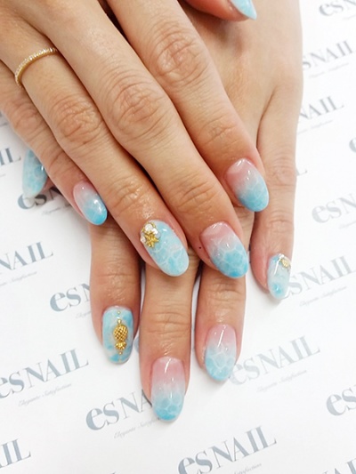 定番カラーは“青”（画像提供：esNAIL）