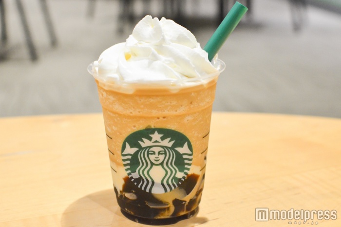 コーヒー ジェリー＆クリーミー バニラ フラペチーノ（R）／（C）モデルプレス