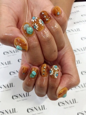 くすみカラー×ターコイズ（画像提供：esNAIL）