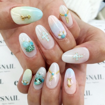 グラデーション×ターコイズ（画像提供：esNAIL）